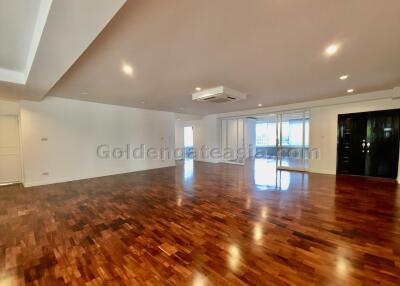 Spacious 4-Bedrooms - Thong Lo (Sukhumvit 55)