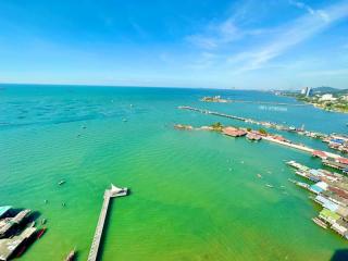 Condo for sale in Sriracha, Marina Bayfront, Sriracha, large room, sea view.