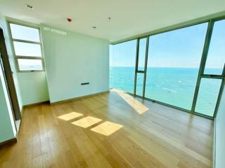 Condo for sale in Sriracha, Marina Bayfront, Sriracha, large room, sea view.