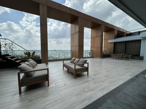 For Sale The Only One Luxury Penthouse in Ladprao. Stunning spacious area with private rooftop takes 180° beautiful of city view.
