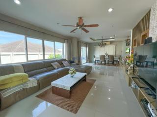 3 Bedrooms House in Patta Village East Pattaya H011220