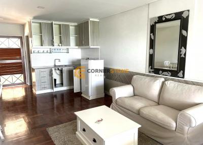 คอนโดนี้มี ห้องสตูดิโอ้  อยู่ในโครงการ คอนโดมิเนียมชื่อ Park Beach Condominium 