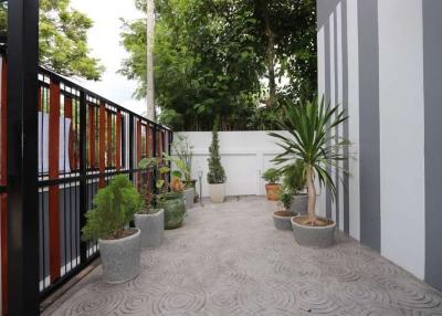 3 bedroom townhouse at Pajaree Village, Nong Khwai