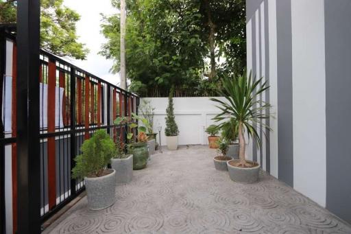 3 bedroom townhouse at Pajaree Village, Nong Khwai