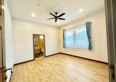 Second hand detached house for sale Garden View Village 5 Huai Yai