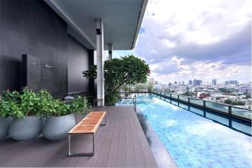 Beautiful condo in Thonglor - prime location, convenient and spacious.