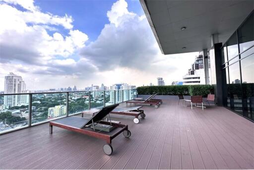 Beautiful condo in Thonglor - prime location, convenient and spacious.