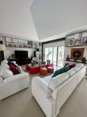 4 bedroom house with private pool in Jomtien