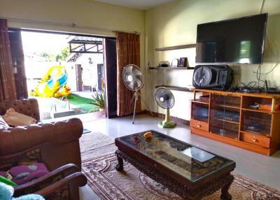 Pool Villa house in East Pattaya for sale and rent