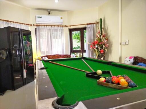 Pool Villa house in East Pattaya for sale and rent