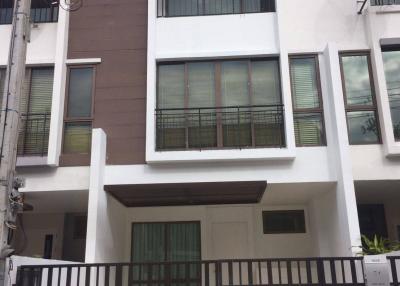 3-BR Townhouse at The Private Sukhumvit-Bangchak near BTS Bang Chak