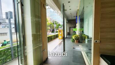 Prime 115sqm Spa Oasis on Bustling 39 Boulevard - Your Gateway to Success!