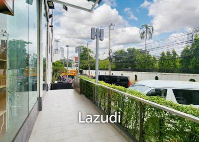 Prime 115sqm Spa Oasis on Bustling 39 Boulevard - Your Gateway to Success!
