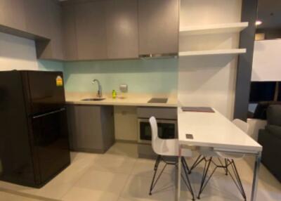 1-BR Condo at Rhythm Sukhumvit 36-38 near BTS Thong Lor