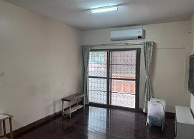 Rent - Detached House 200 sq.m. 4 bedroom 2 bathroom Tiwanon52 Alley Tiwanon Rd.