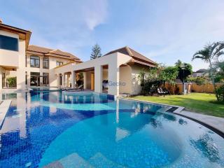 7 Bedrooms House in Phutara East Pattaya H010513