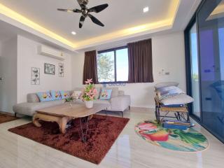 7 Bedrooms House in Phutara East Pattaya H010513