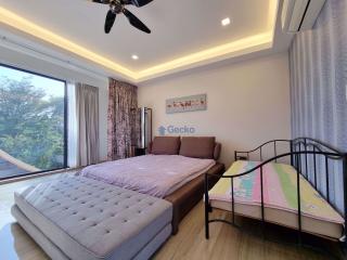 7 Bedrooms House in Phutara East Pattaya H010513