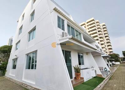 คอนโดนี้ มีห้องนอน 4 Bedrooms ห้องนอน  อยู่ในโครงการ คอนโดมิเนียมชื่อ Chom Talay Resort 