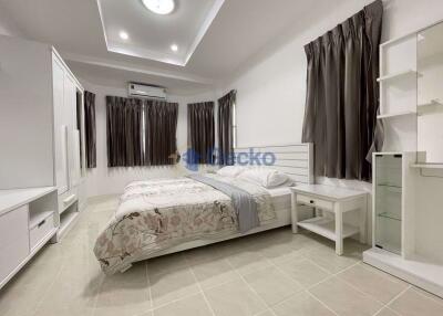 3 Bedrooms House in Ruen Pisa Village East Pattaya H010441