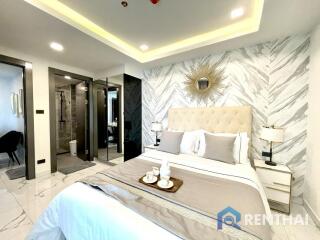 Luxury condo in the heart of Pattaya, 11th floor, sea view, 2 bedrooms, 2 bathrooms, price only 6,200,000 baht