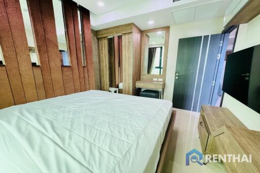 Urgent sale 2 bedroom condominium  walking distance to Jomtien Beach good location