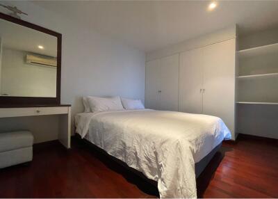 Newly Renovated 2-Bed Condo on High Floor at Newton Tower Condominium, Steps from BTS Nana!