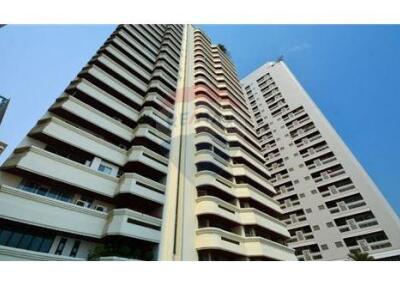 Newly Renovated 2-Bed Condo on High Floor at Newton Tower Condominium, Steps from BTS Nana!