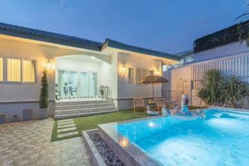 Stunning pool villa with 3 bedrooms in Jomtien