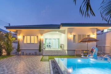 Stunning pool villa with 3 bedrooms in Jomtien