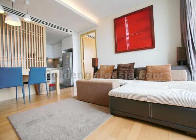 Beautiful 1-Bedroom Condo with balcony just 7 minutes walk to the BTS at Thong Lo (Sukhumvit 55)