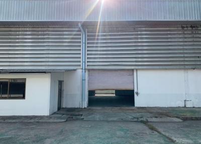 Warehouse for sale and rent in Sriracha, Bang Phra, prime location next to the motorway.