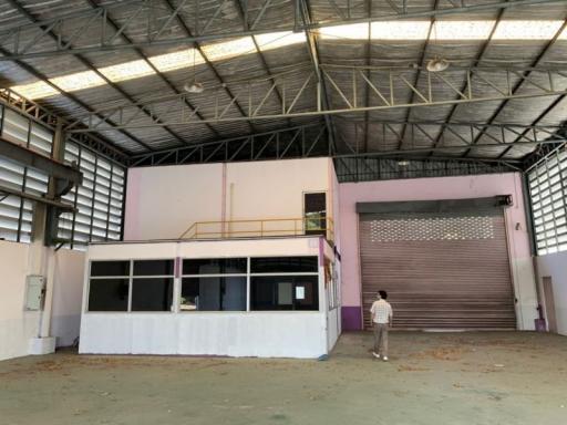 Warehouse for sale and rent in Sriracha, Bang Phra, prime location next to the motorway.