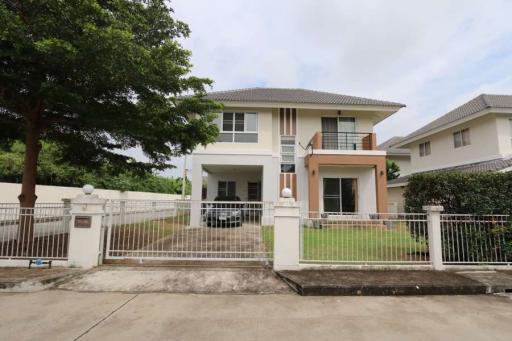 Partly furnished 3 bed house at Karnkanok Ville 8