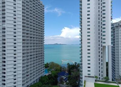 Nice condo directly on Wongamat beach