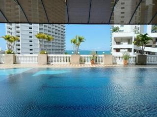 Nice condo directly on Wongamat beach