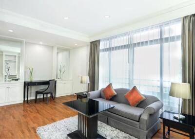 Centre Point Chidlom 1 BR Executive Suite/Balcony