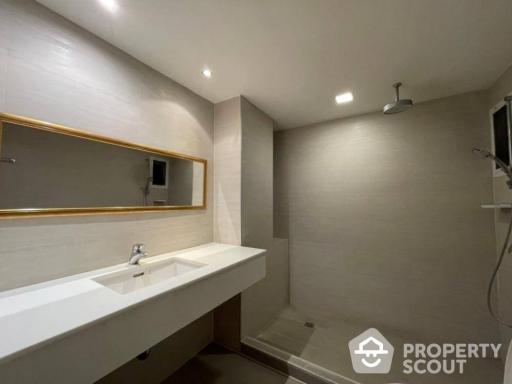 2-BR Condo near BTS Wongwian Yai