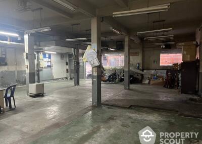 Retail Space for Rent in Si Phraya