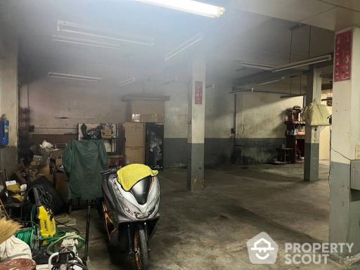 Retail Space for Rent in Si Phraya