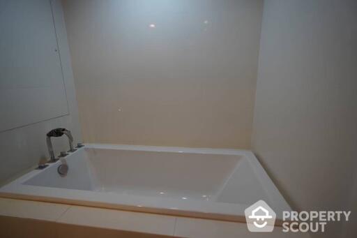 3-BR Condo at Wind Sukhumvit 23 near BTS Asok