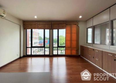 3-BR Townhouse in Bang Na Nuea