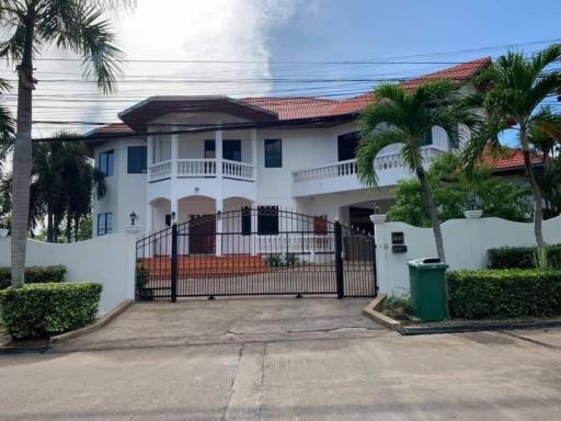 House for sale with tenant, house in Pattaya, Paradise Villa 1 Village.