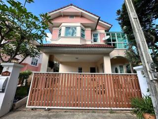 Single house in Sriracha Maneerin Place Village 1, ready to move in.