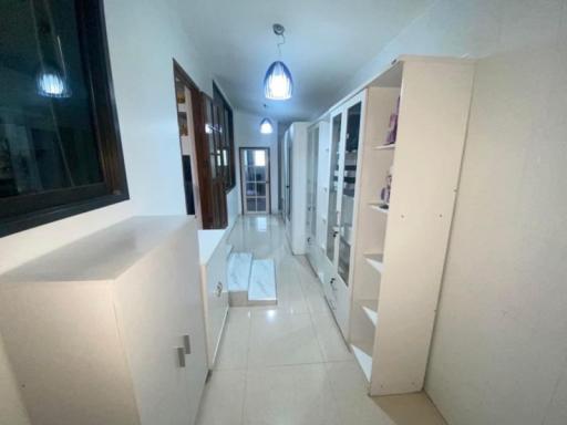 Single house for sale in Pattaya With furniture, Soi Bongkot, Suphamit Village, Bang Lamung, Chonburi.