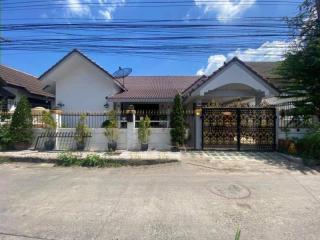 Single house for sale in Pattaya With furniture, Soi Bongkot, Suphamit Village, Bang Lamung, Chonburi.