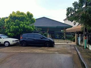 Single house for sale in Nong Ket Yai, corner house, Nong Pla Lai, Bang Lamung, Chonburi.