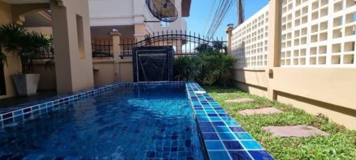 Pool villa house for sale in the middle of Pattaya. With furniture, fully decorated, Bang Lamung, Chonburi