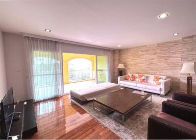 Residential oasis near BTS Thonglor, charming low-rise condo 5 minutes to BTS Thonglor.