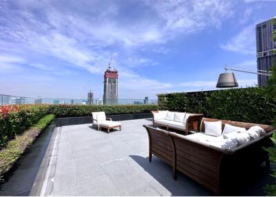 Luxury condo for rent with stunning views in prime location 5 minutes walk BTS Thonglor.